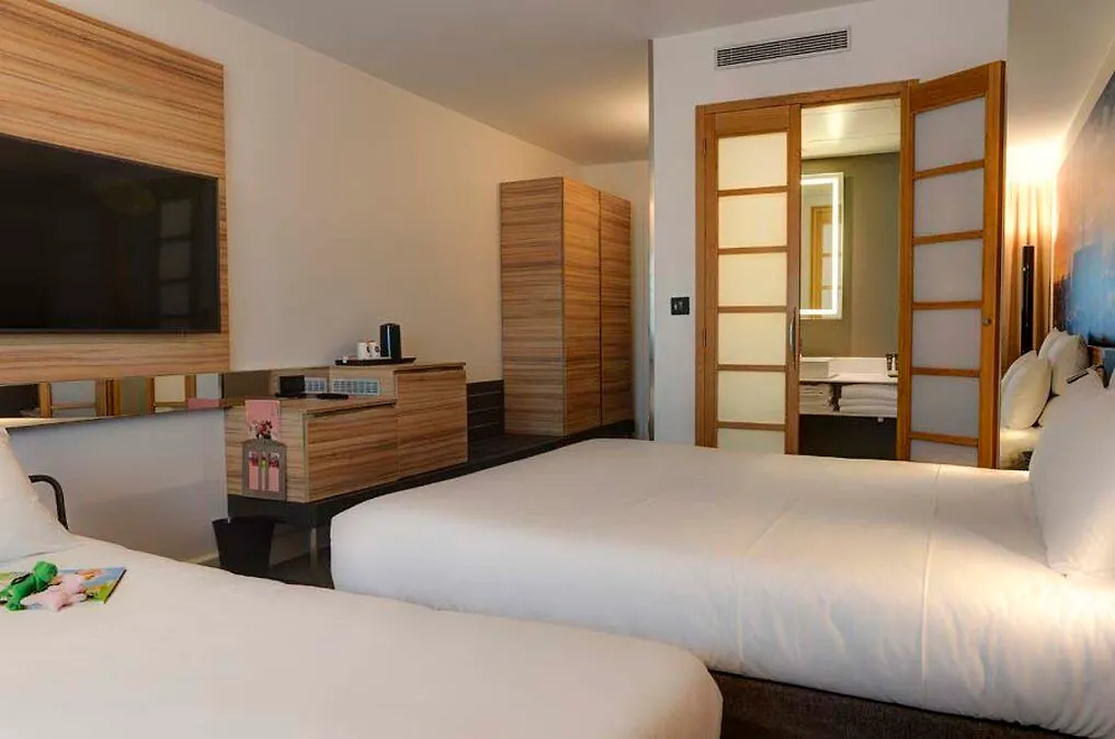 **** Hotel Novotel Paris 14 Porte D'Orleans France